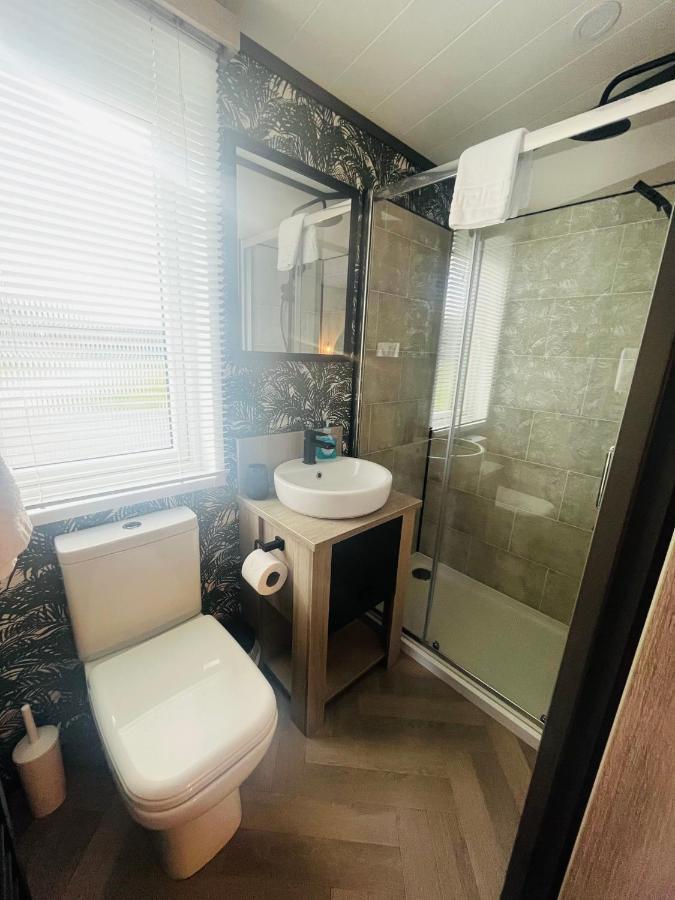 The Poplars Lodge With Hot Tub York Exteriör bild