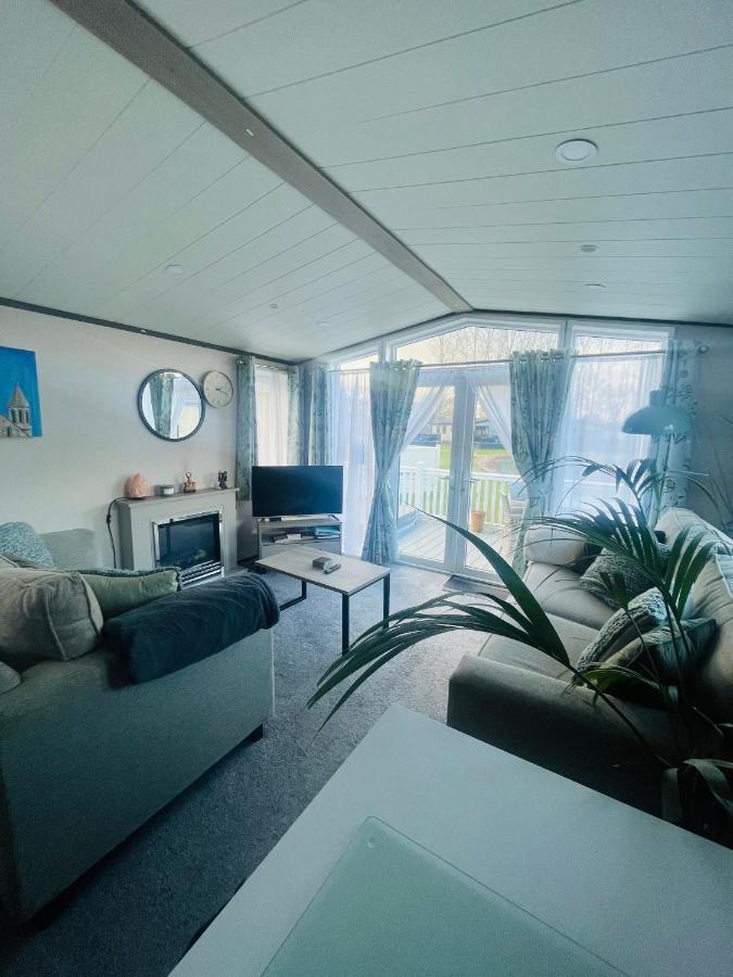 The Poplars Lodge With Hot Tub York Exteriör bild