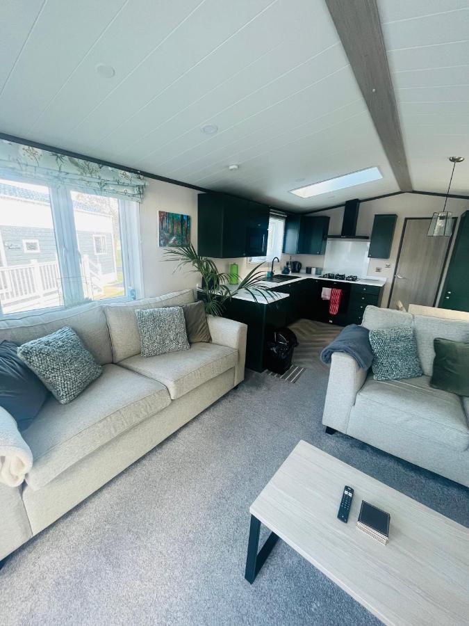 The Poplars Lodge With Hot Tub York Exteriör bild